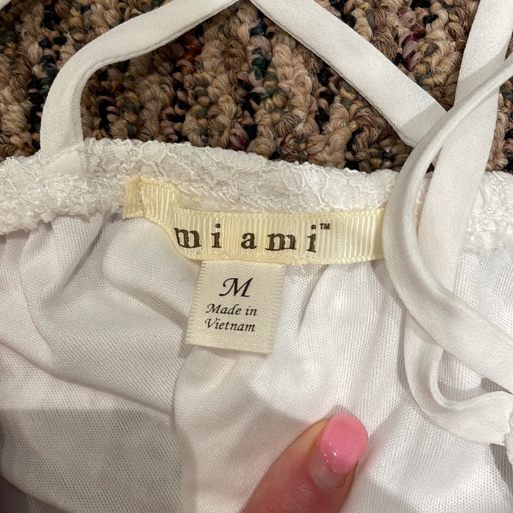 NEW Miami white lace dress with Criss cross back from Francesca’s - Picture 5 of 6